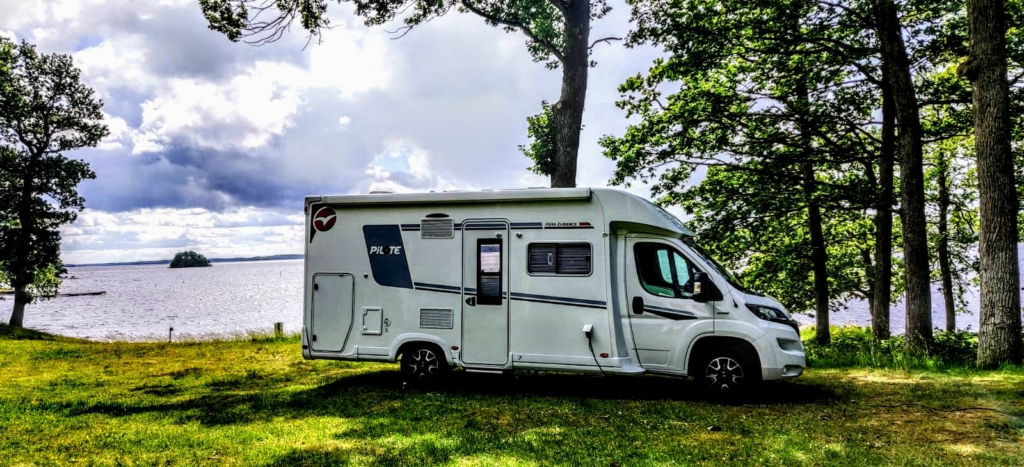 Main Camper Pilote P696 D am Wasser